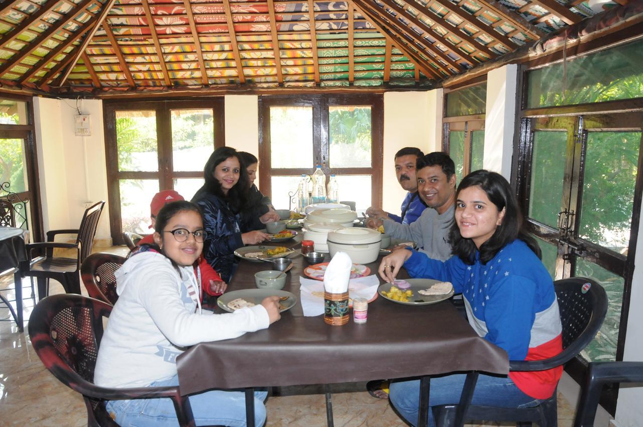 Lakhimpur V Resorts Dudhwa Wilderness Camp מראה חיצוני תמונה
