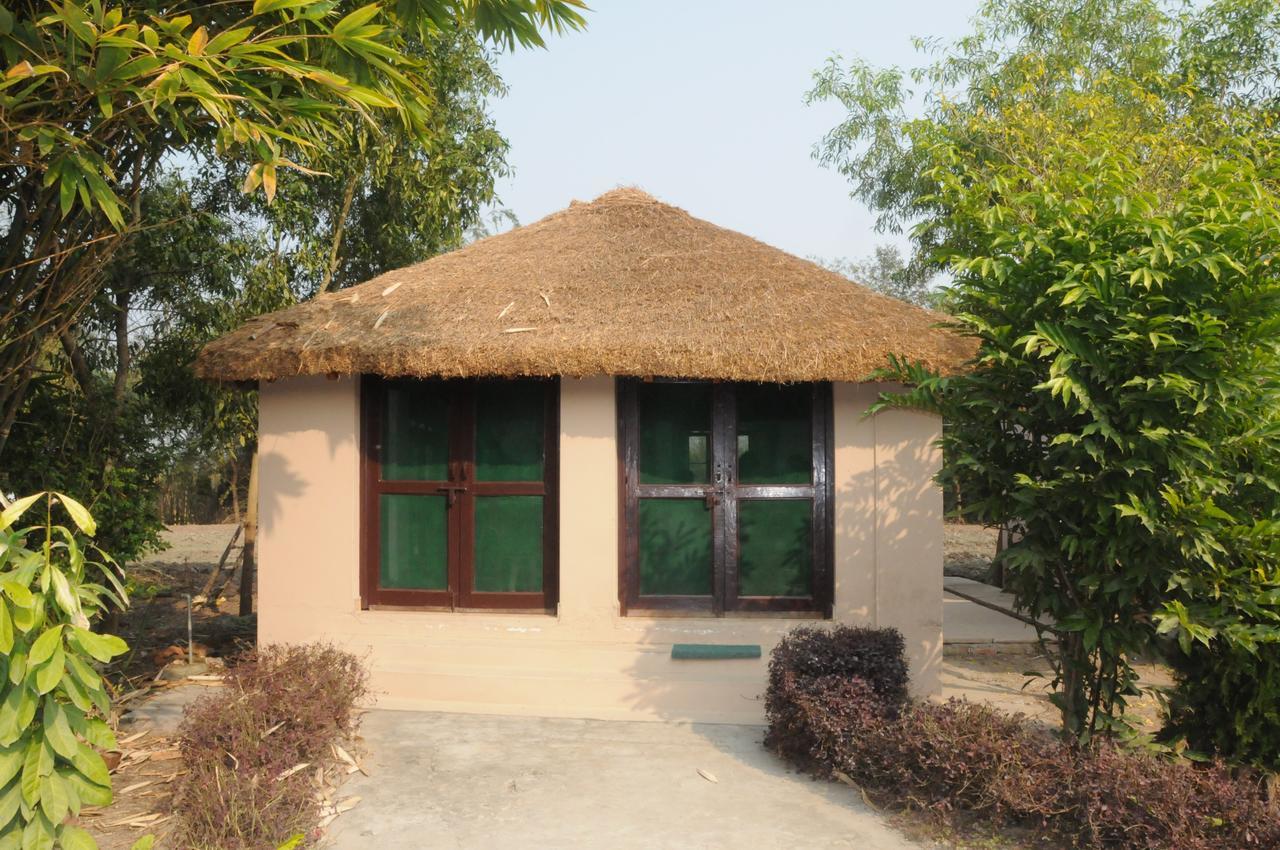 Lakhimpur V Resorts Dudhwa Wilderness Camp מראה חיצוני תמונה